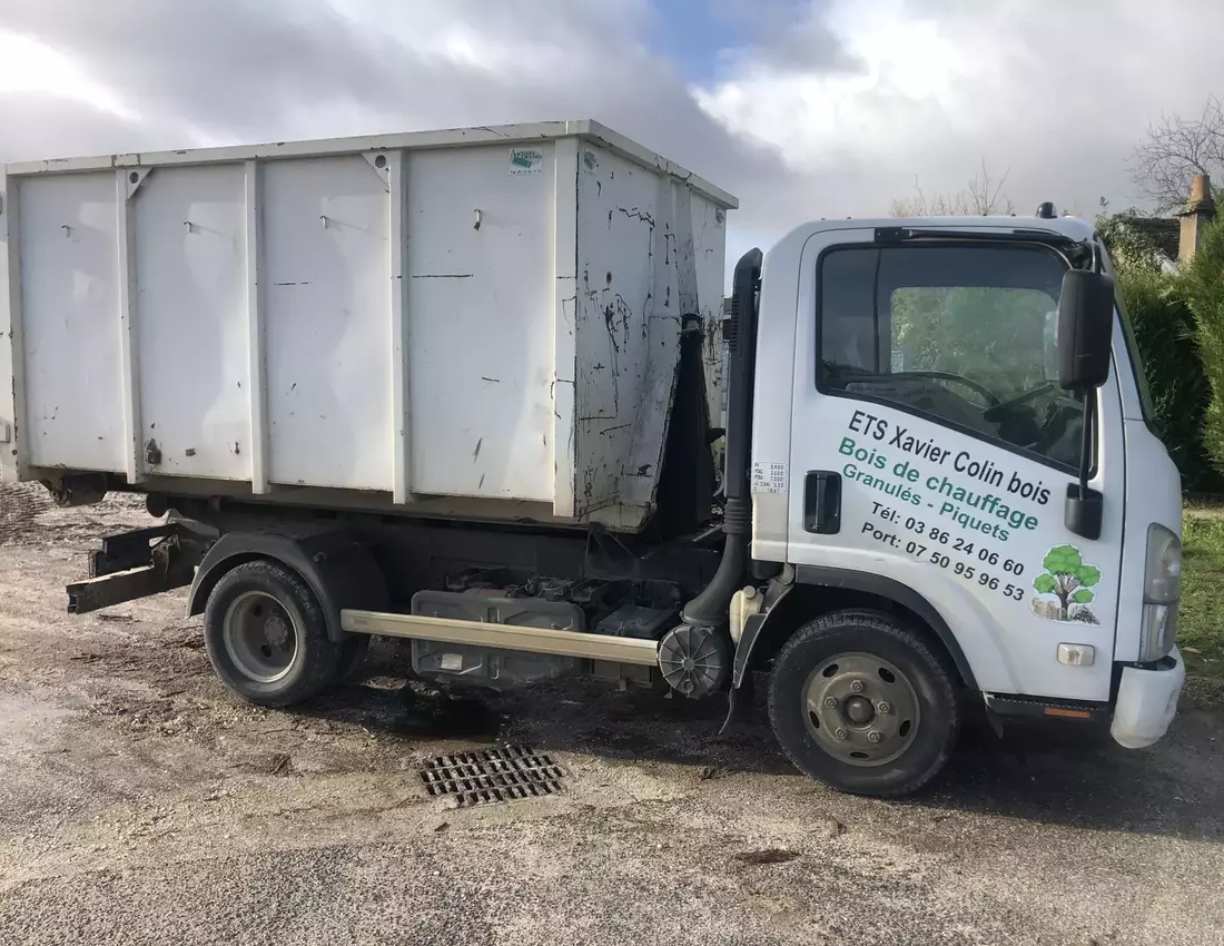 Camion livraison de bois de chauffage