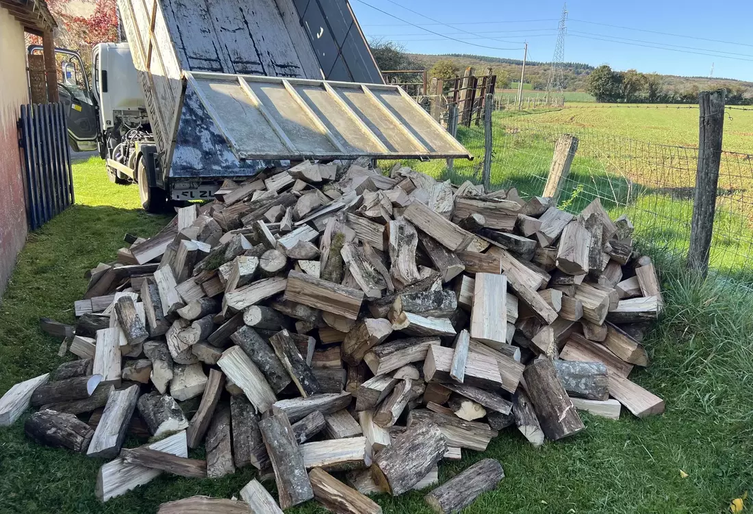 Bois de chauffage en 50 cm dans les bennes