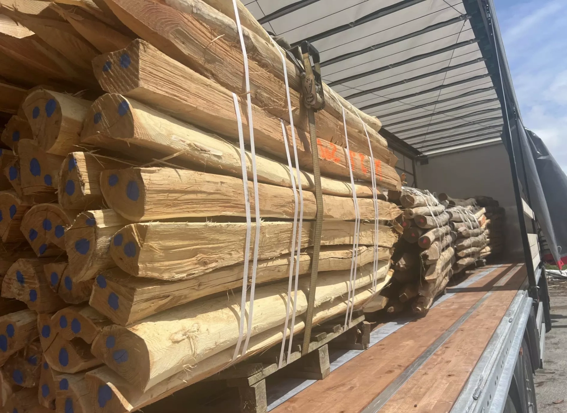 Entreprise Colin Bois, votre spécialiste pour votre bois de chauffage, granulés de bois, piquets de clôture et négoce (58) Cosne-Cours-sur-Loire