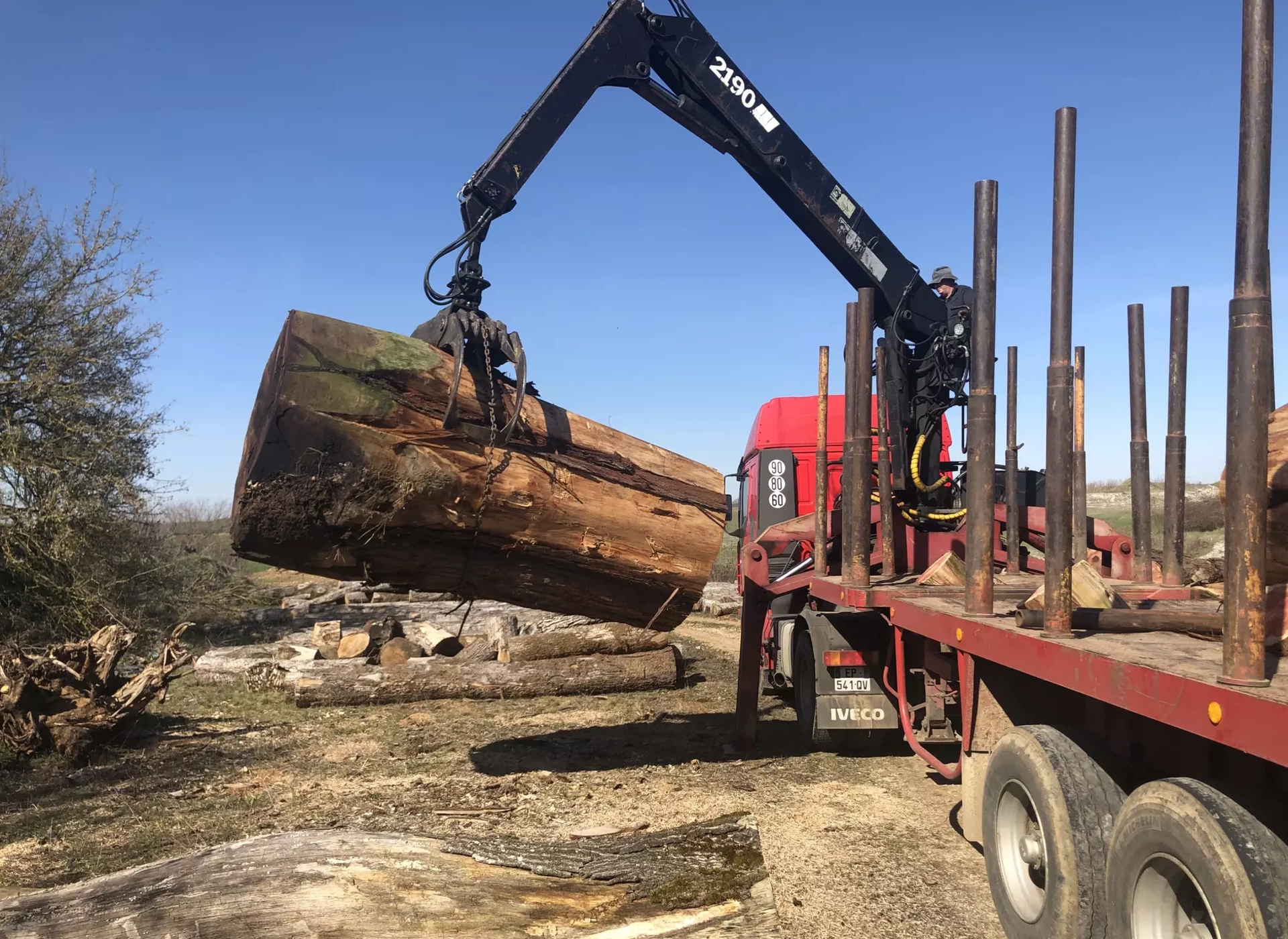 Entreprise Colin Bois, votre spécialiste pour votre bois de chauffage, granulés de bois, piquets de clôture et négoce (58) Cosne-Cours-sur-Loire